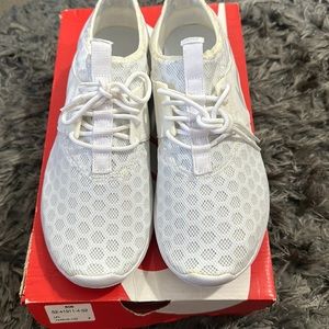 Brand new Nike juvenate size 9 color white